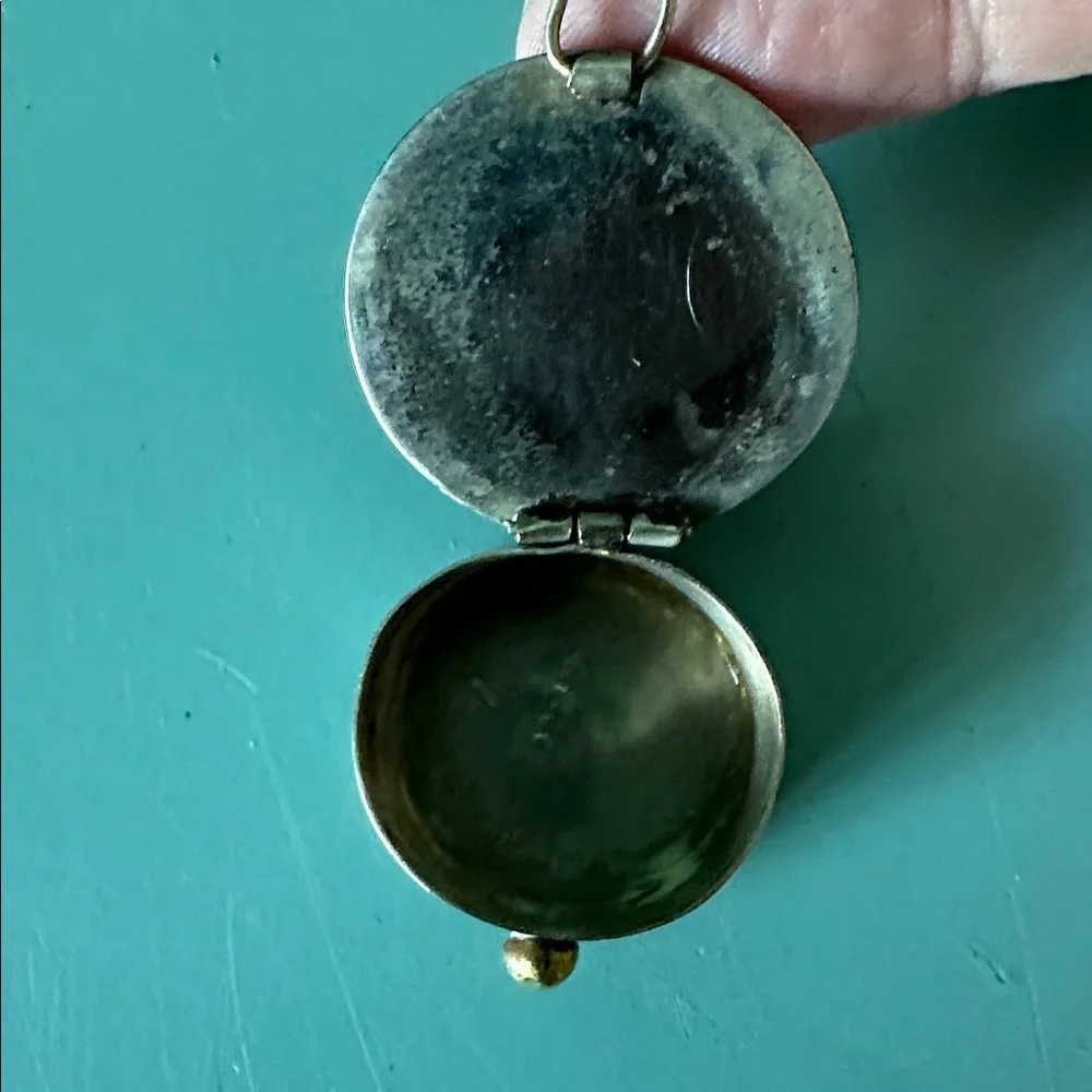 Vintage Iridescent Mother-of-Pearl /Abalone Oval Trinket Box - Picture 4 of 6